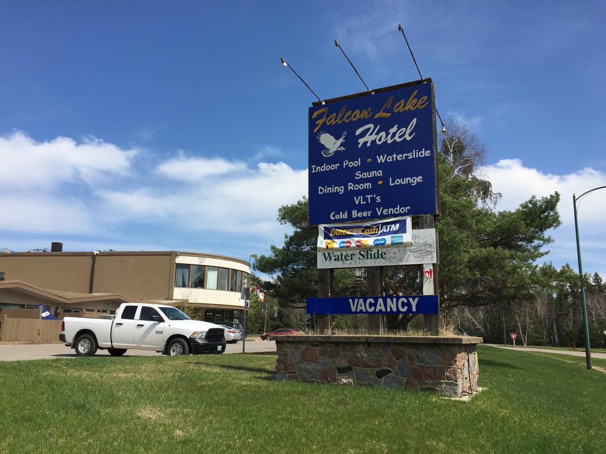 Falcon Lake Hotel エクステリア 写真