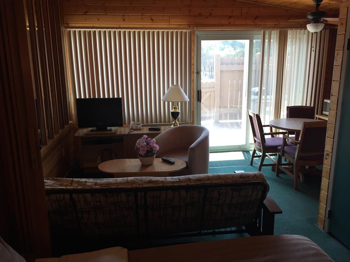 Falcon Lake Hotel エクステリア 写真