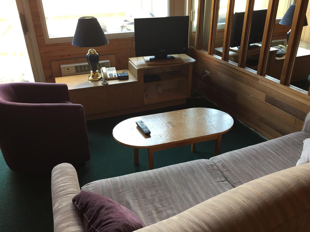 Falcon Lake Hotel エクステリア 写真