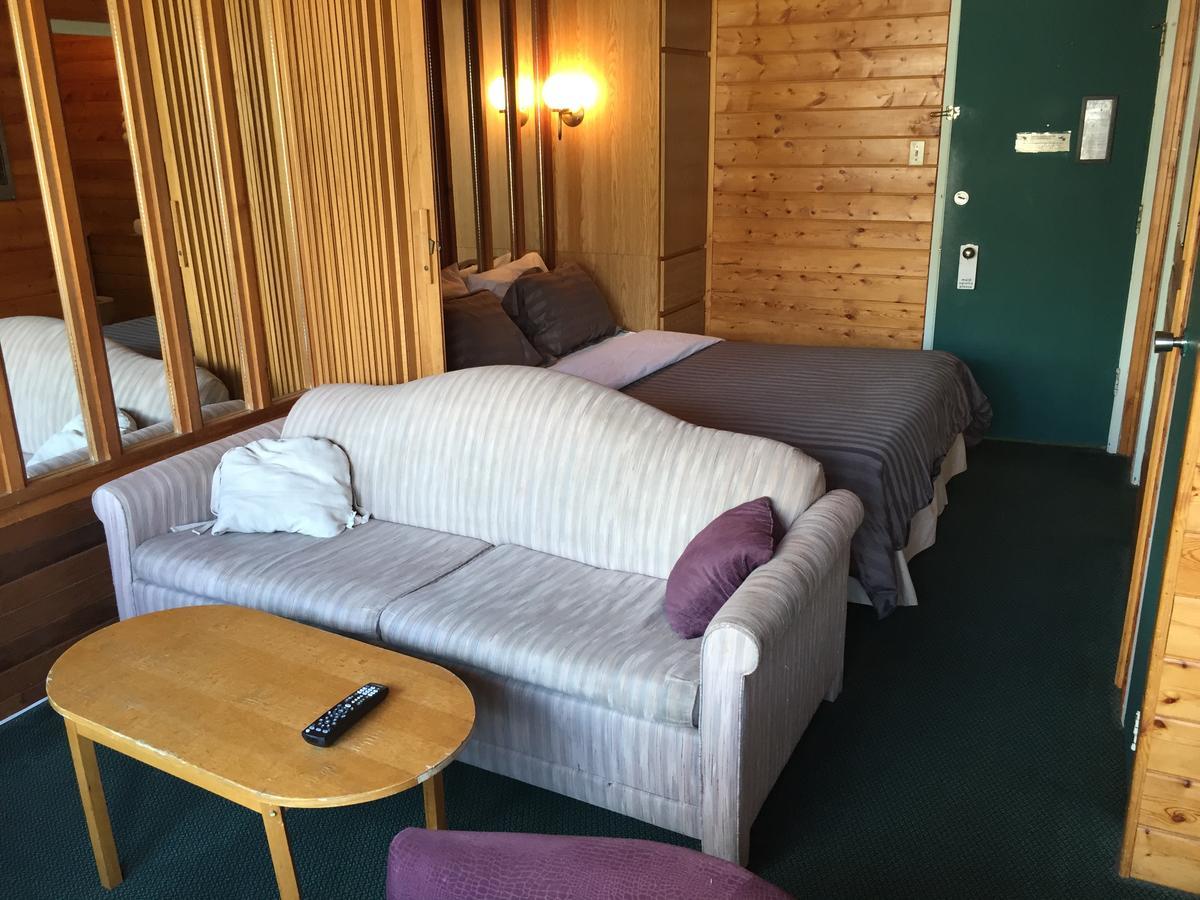 Falcon Lake Hotel エクステリア 写真