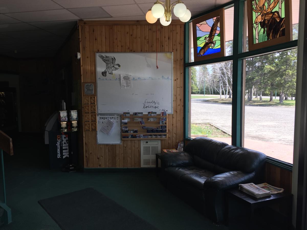 Falcon Lake Hotel エクステリア 写真