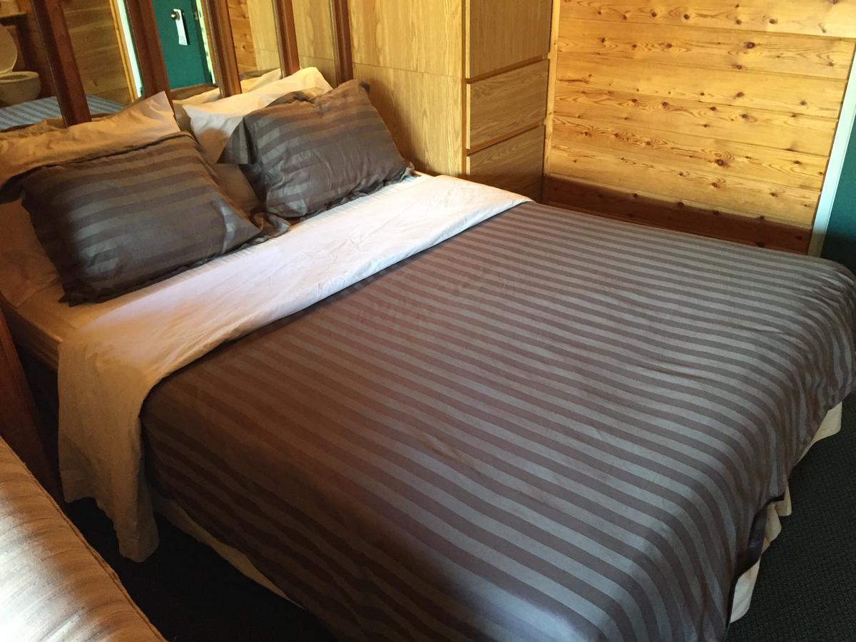 Falcon Lake Hotel エクステリア 写真