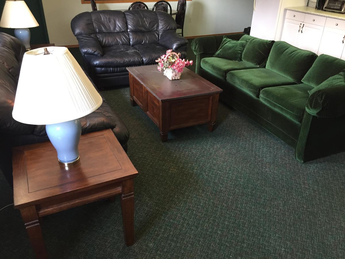 Falcon Lake Hotel エクステリア 写真