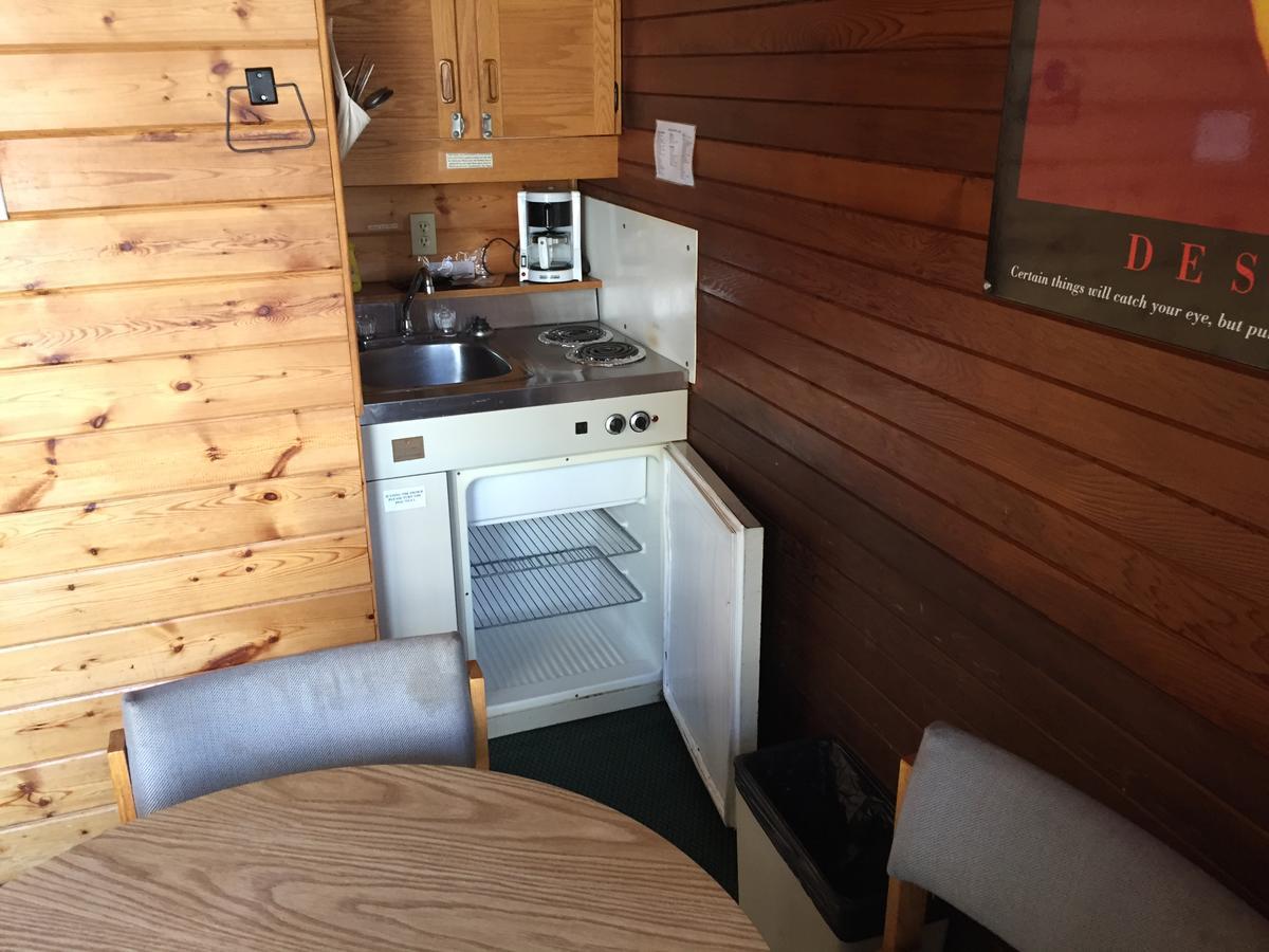 Falcon Lake Hotel エクステリア 写真