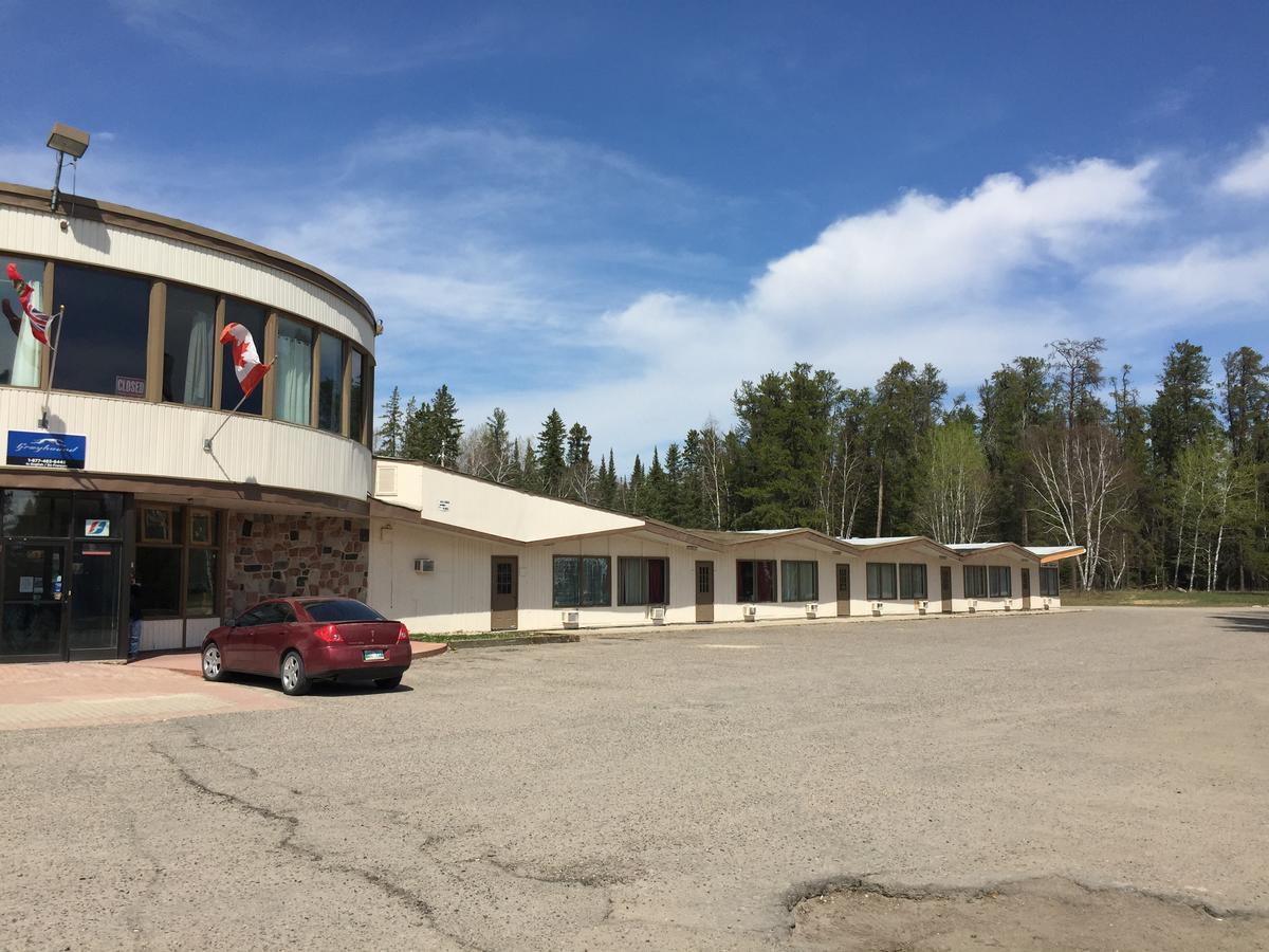 Falcon Lake Hotel エクステリア 写真