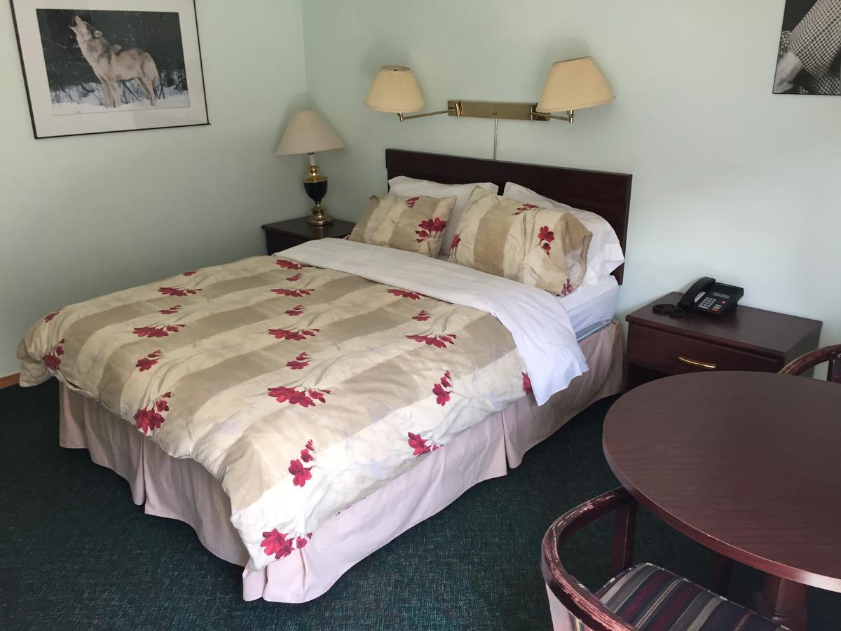 Falcon Lake Hotel エクステリア 写真