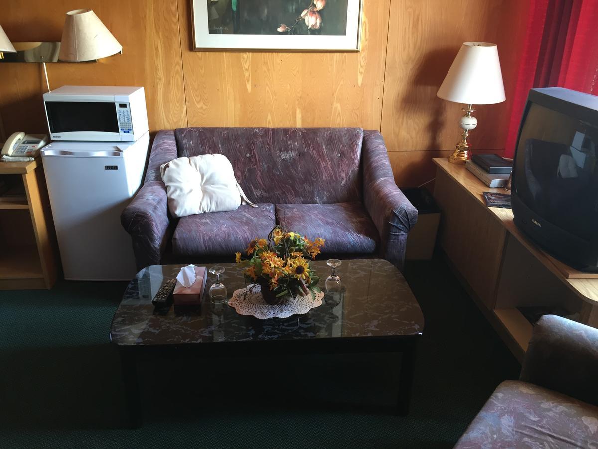 Falcon Lake Hotel エクステリア 写真