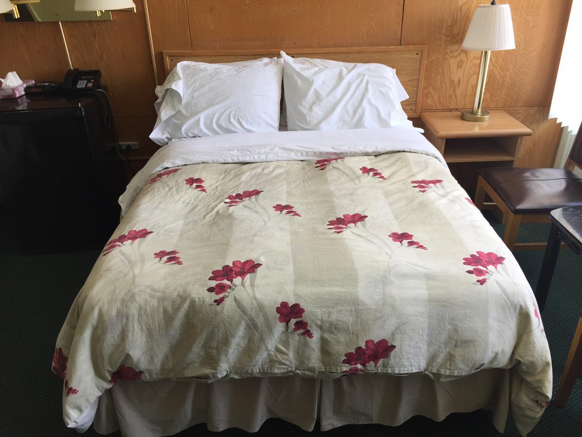Falcon Lake Hotel エクステリア 写真