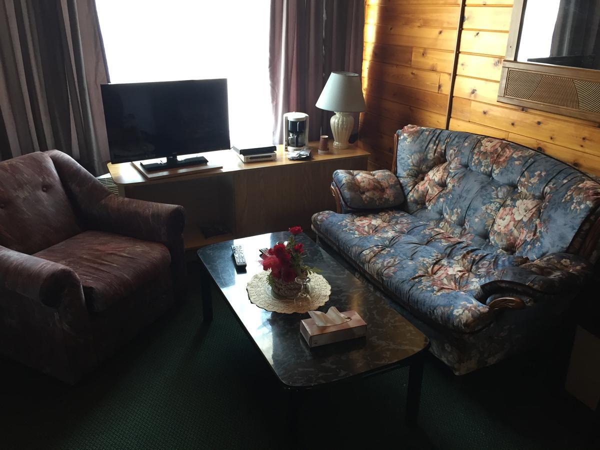 Falcon Lake Hotel エクステリア 写真