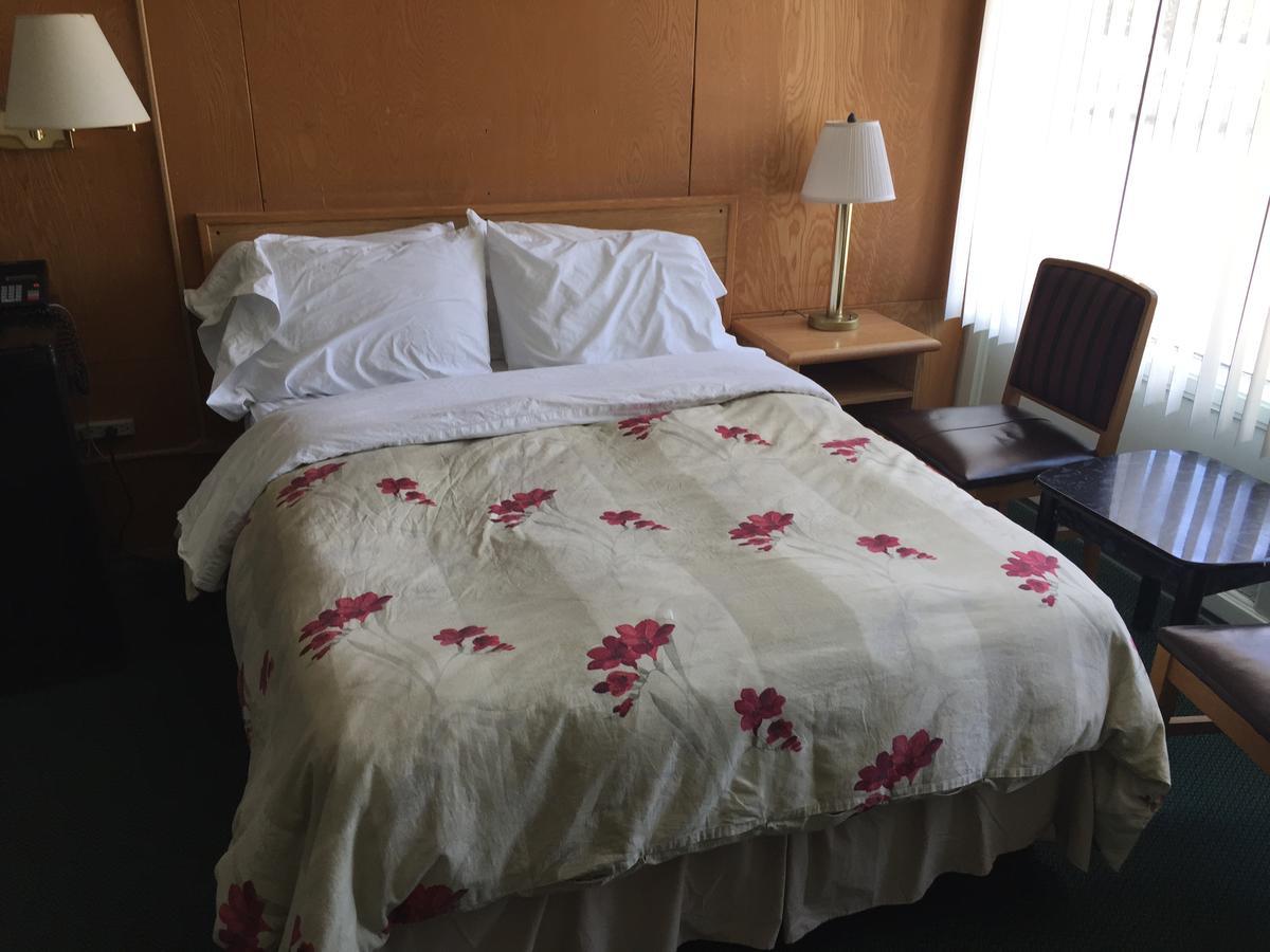 Falcon Lake Hotel エクステリア 写真