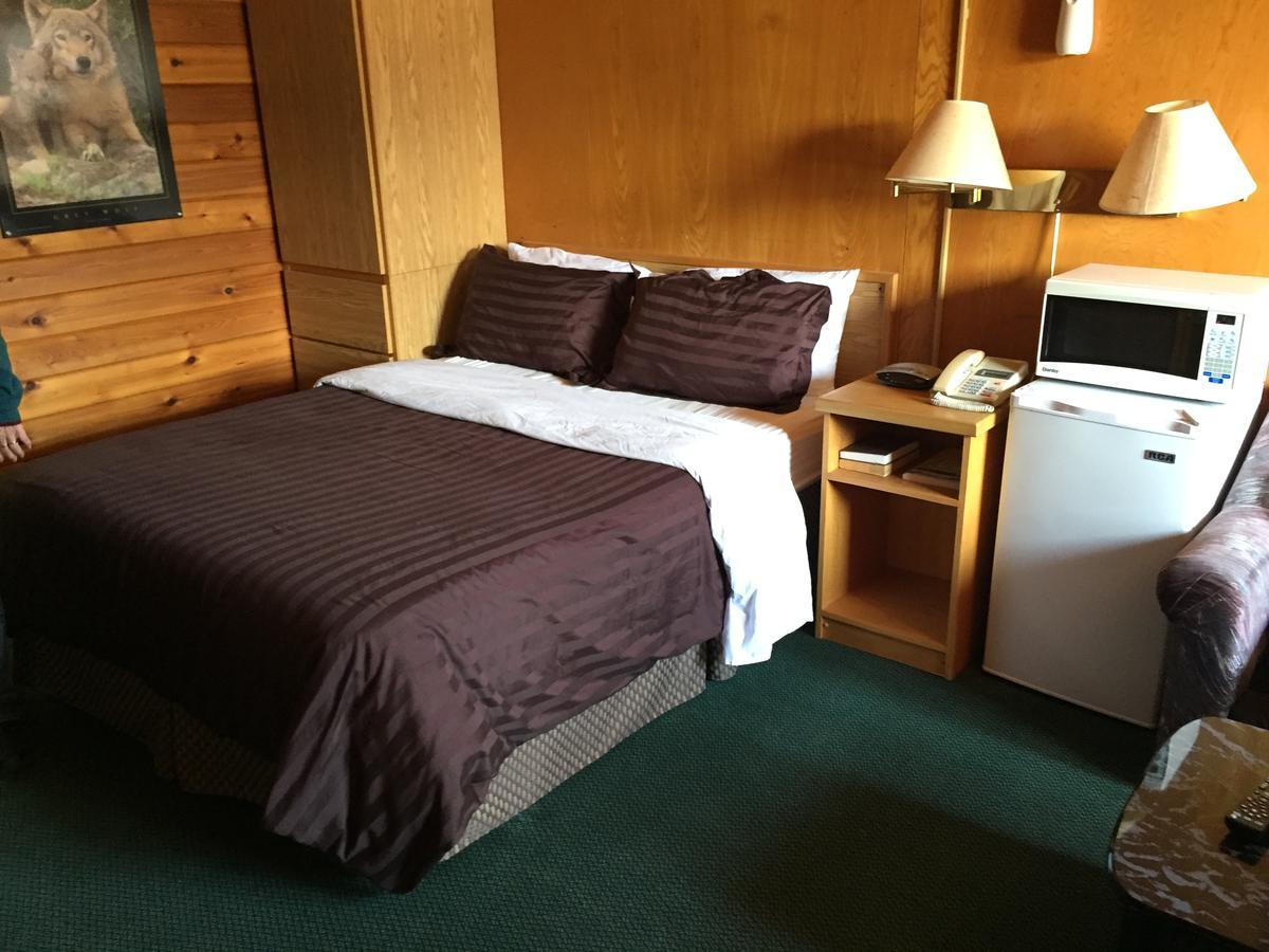 Falcon Lake Hotel エクステリア 写真