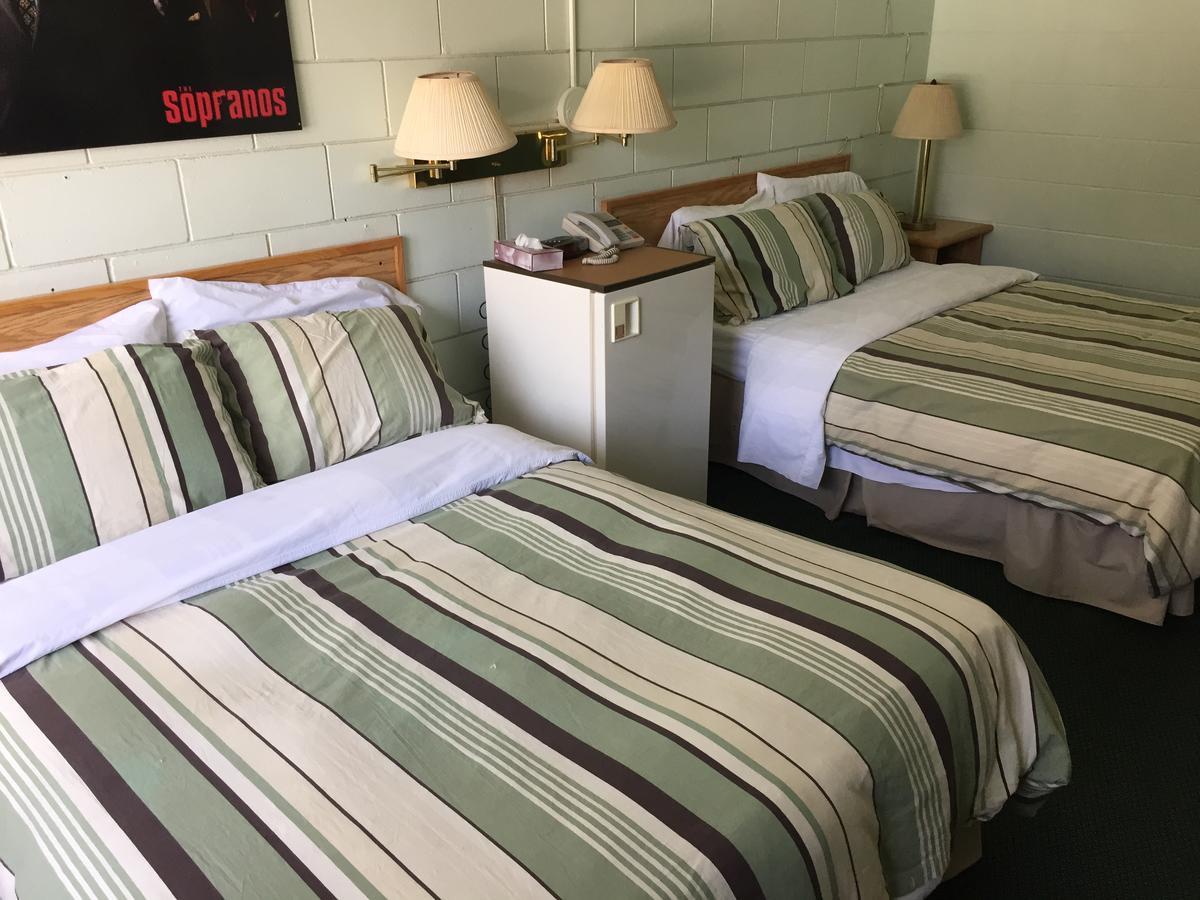 Falcon Lake Hotel エクステリア 写真