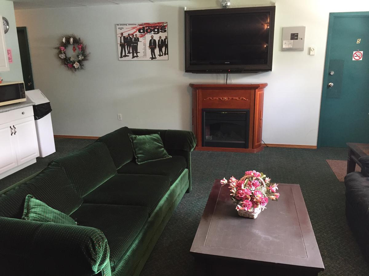 Falcon Lake Hotel エクステリア 写真