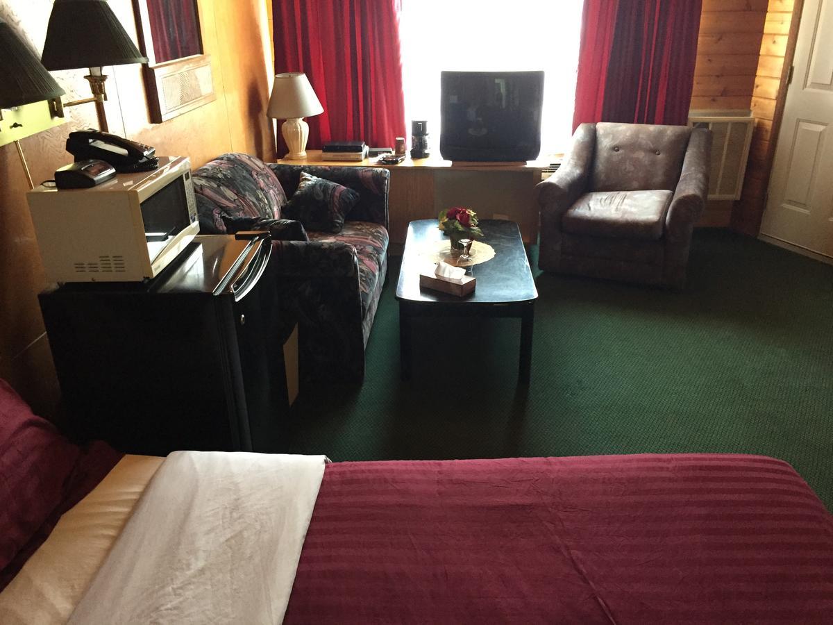 Falcon Lake Hotel エクステリア 写真