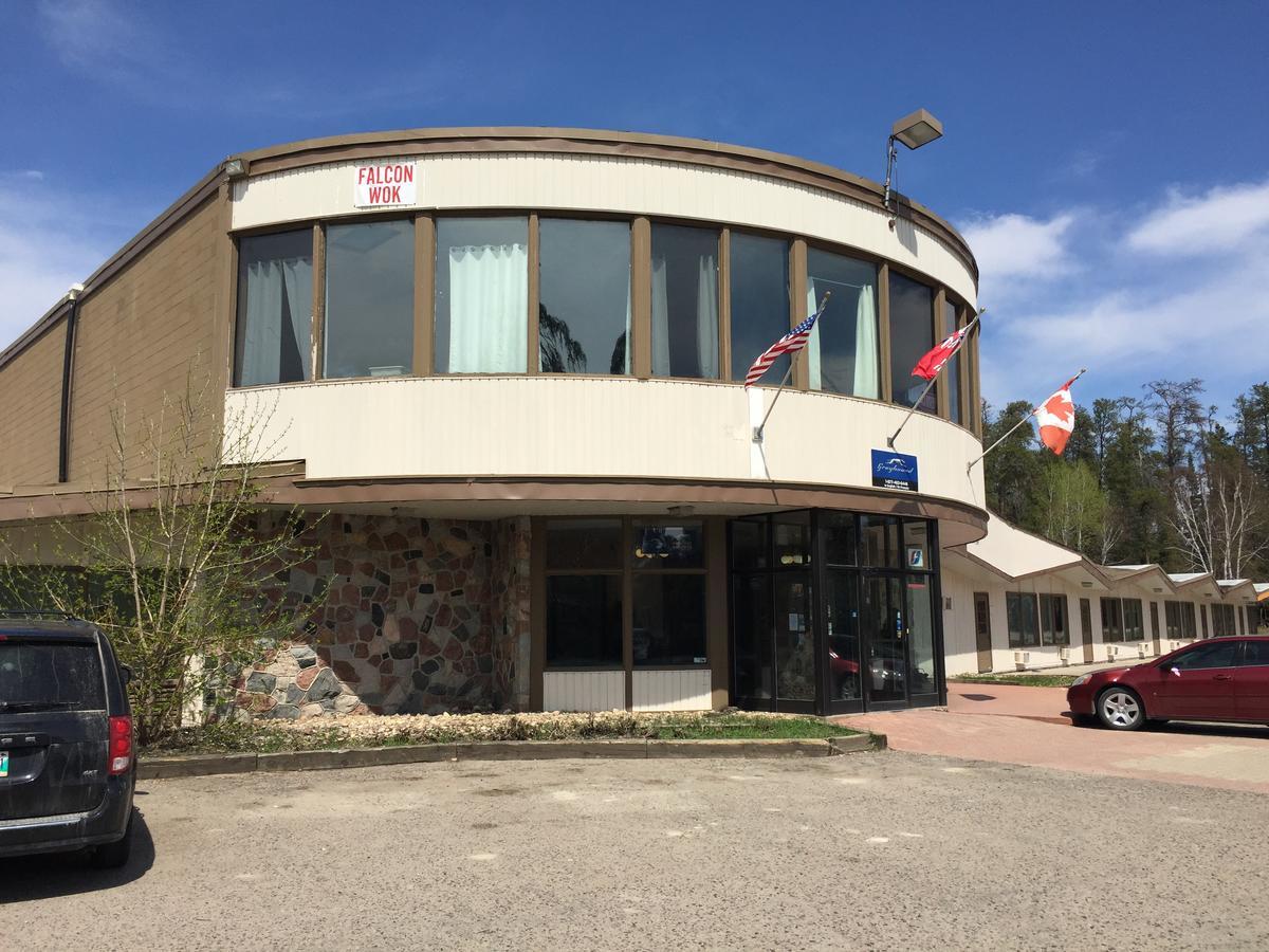 Falcon Lake Hotel エクステリア 写真