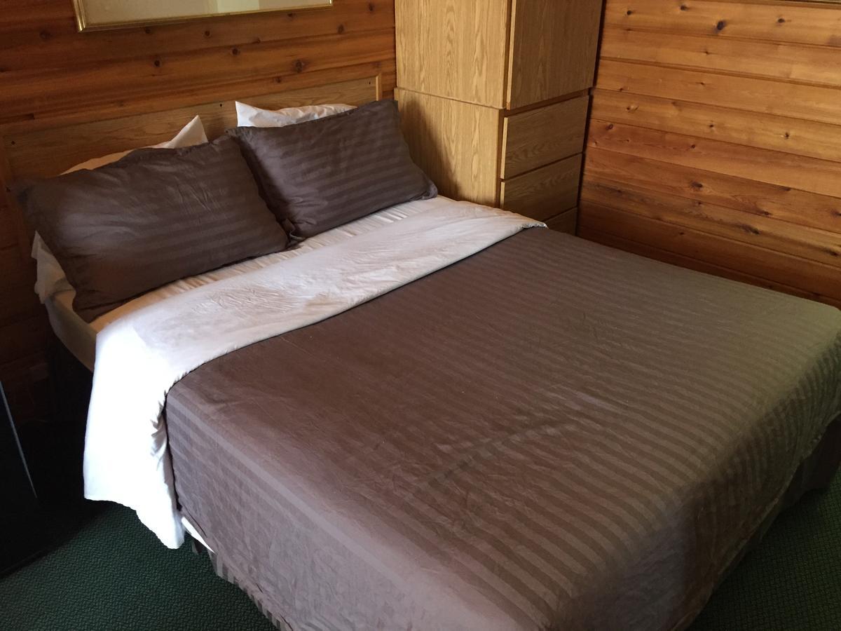 Falcon Lake Hotel エクステリア 写真