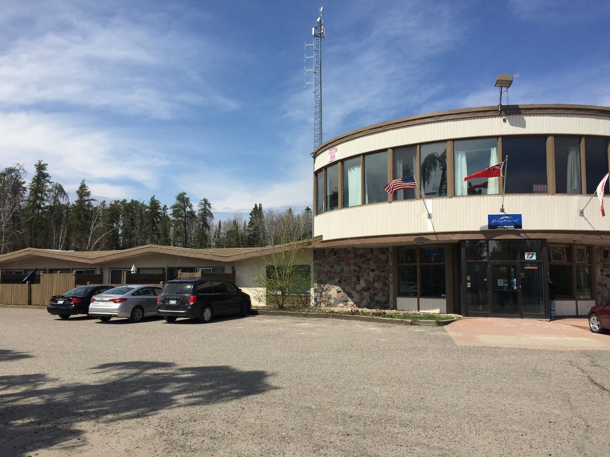 Falcon Lake Hotel エクステリア 写真