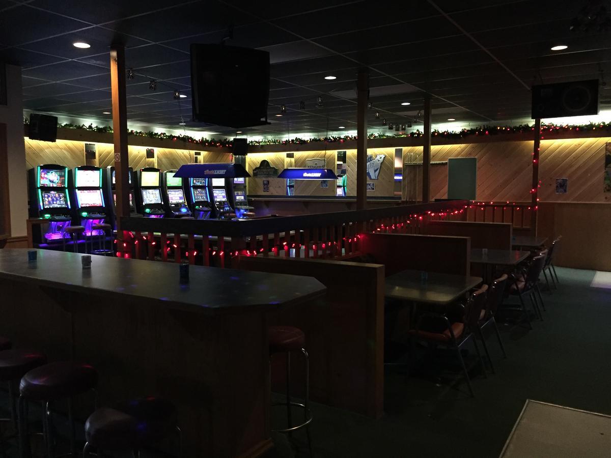 Falcon Lake Hotel エクステリア 写真