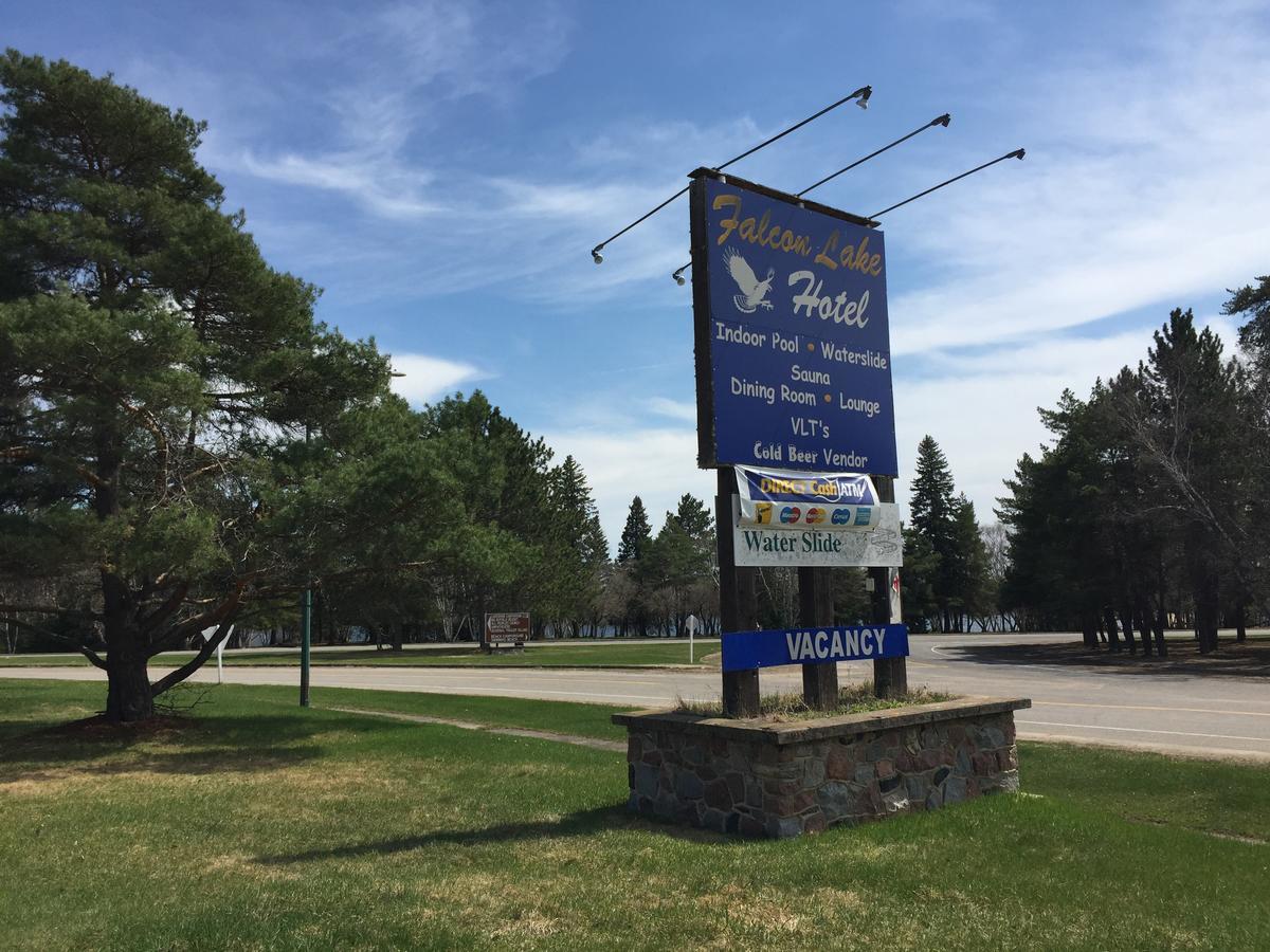 Falcon Lake Hotel エクステリア 写真