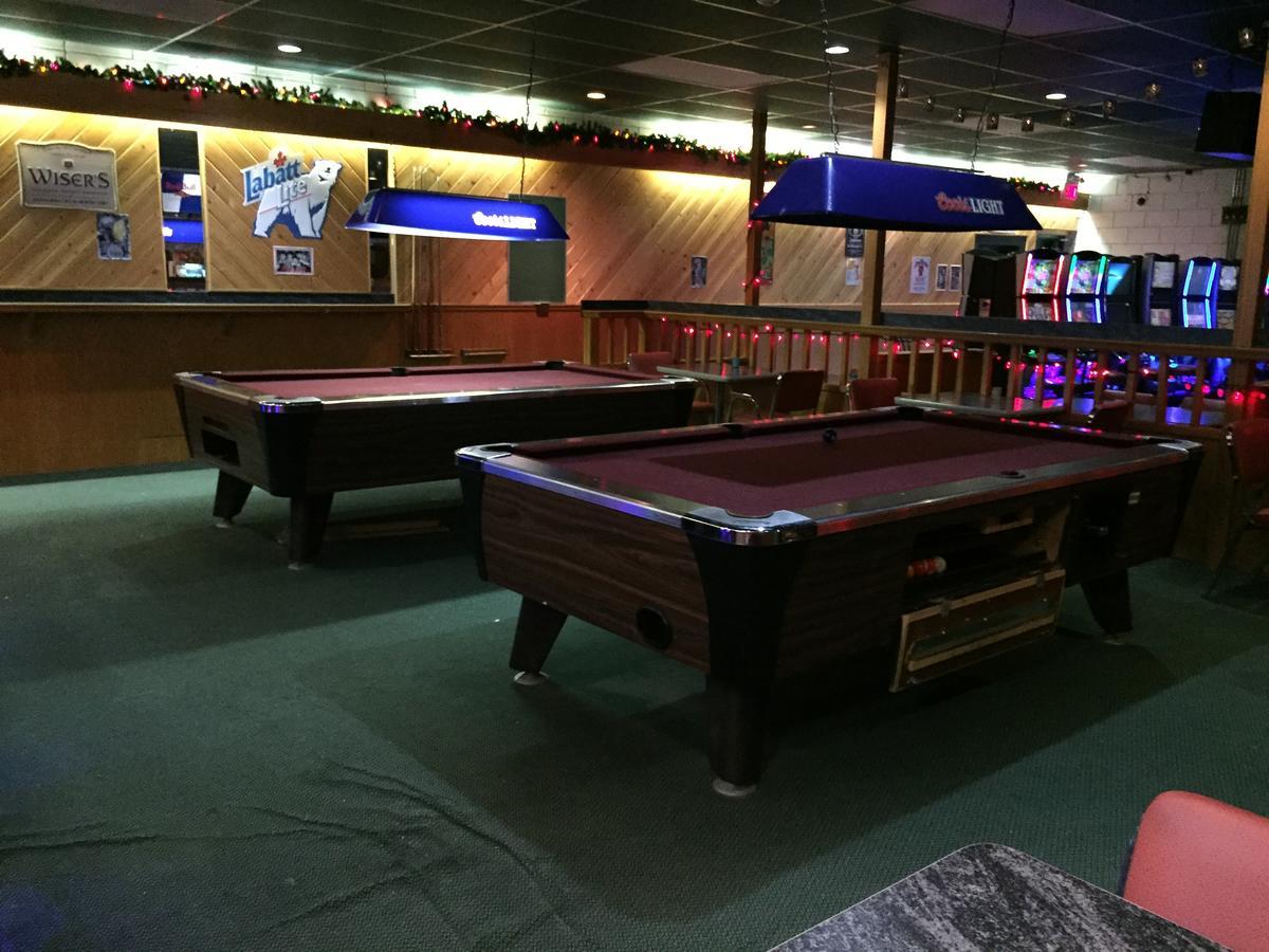 Falcon Lake Hotel エクステリア 写真