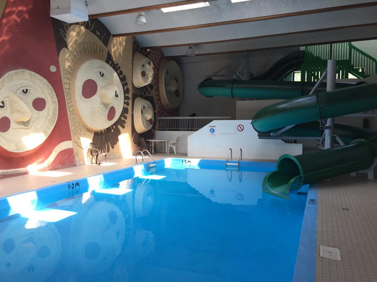 Falcon Lake Hotel エクステリア 写真